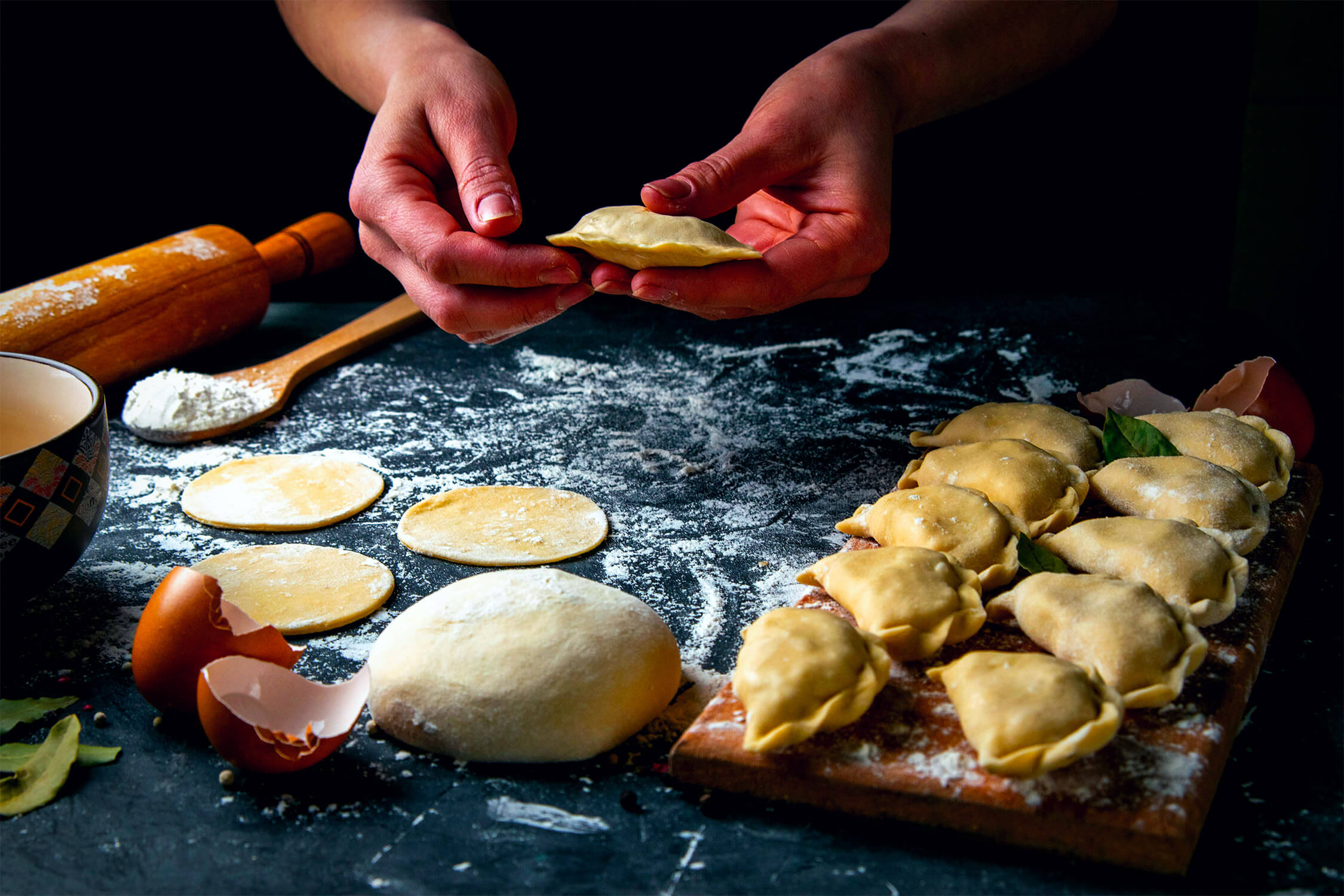 Готель пропонує страви, що вшановують традиційну Закарпатську кухню